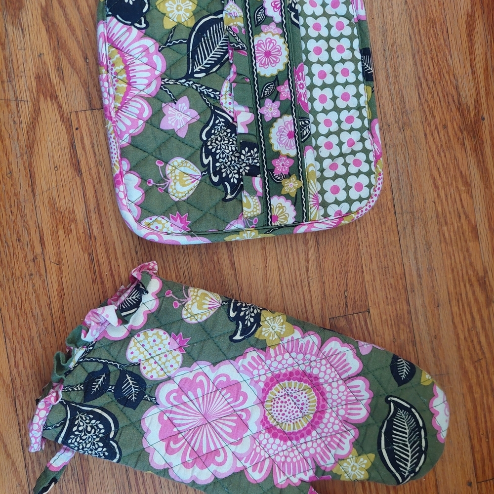 Vera BRADLEY Quilted Oven Mitt and Pot Holder Set ( Bag D)